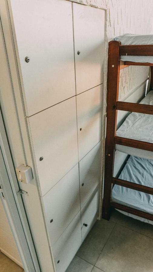 Cama em Dormitório Misto com 8 Camas